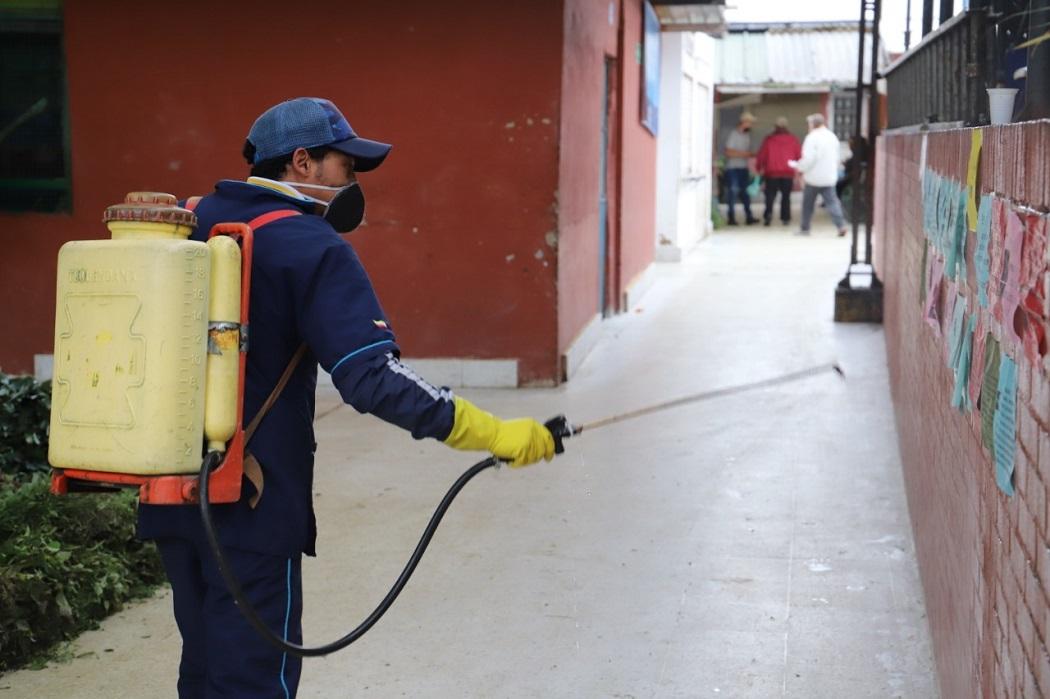 IPES realiza jornadas de desinfección y limpieza en Plazas de Mercado