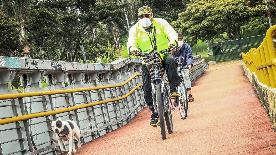 Ciudadano en bicicleta.