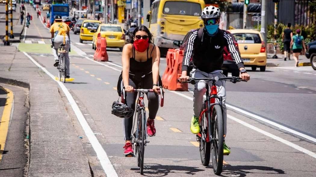 Imagen de ciudadanos en bicicleta 