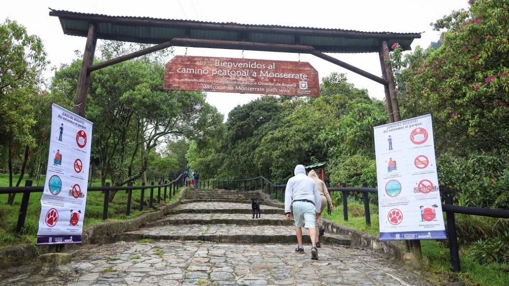 Imagen de la entrada al sendero de Monserrate.