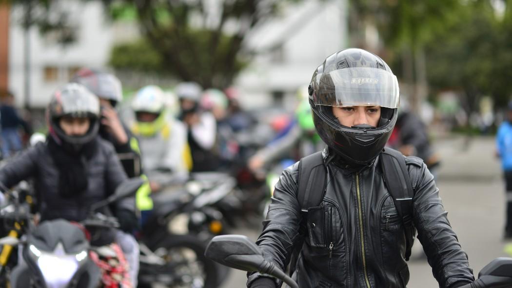 Fotografía de un grupo de motociclistas.