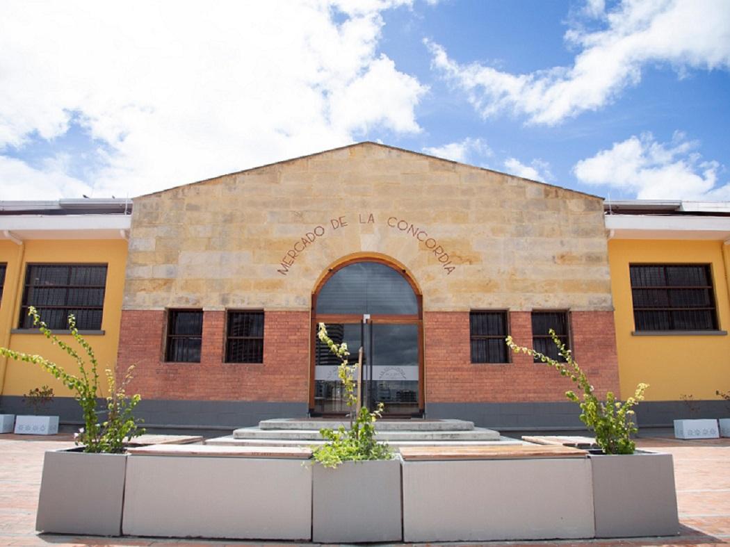 La Plaza de mercado La Concordía abre sus puertas, tras la restauración de sus instalaciones.