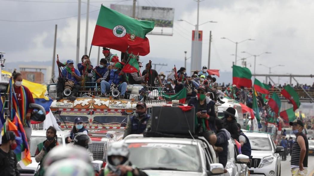 Chivas de la Minga arribando a la ciudad.