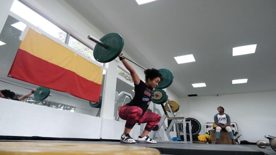 El levantamiento de pesas arrancó trabajos en el gimnasio de la UCAD. 