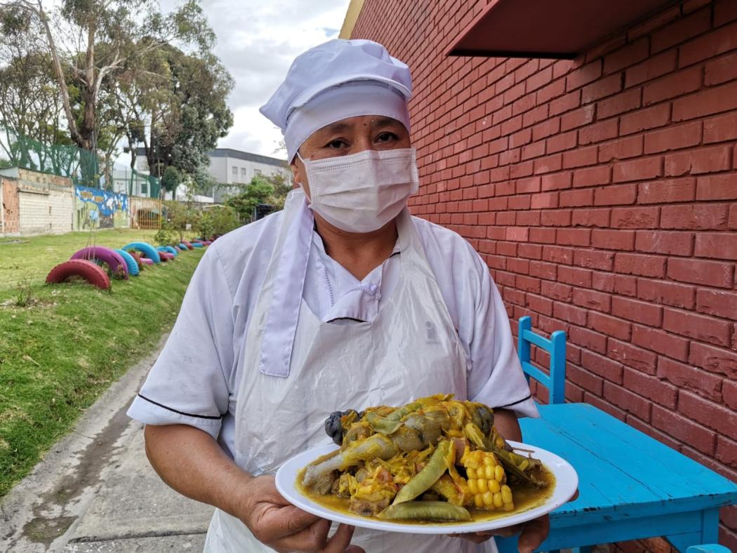 Los días 30 y 31 de octubre y el 1 de noviembre los cocineros y cocineras de la plaza de mercado de Kennedy prestarán el servicio a la mesa al aire libre