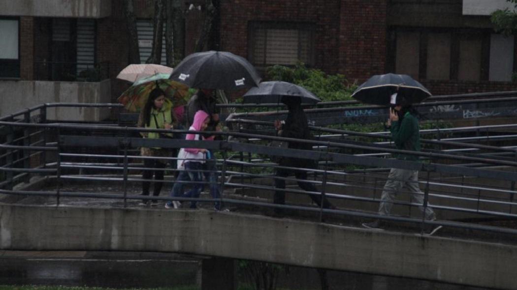 Alista tu paraguas y sal arropado para que no te sorprendan las lluvias