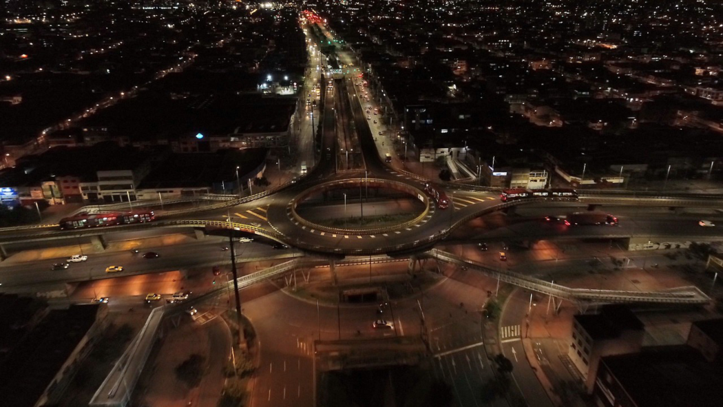 En Bogotá se han modernizado más de 8 mil luminarias a tecnología led. Foto: UAESP