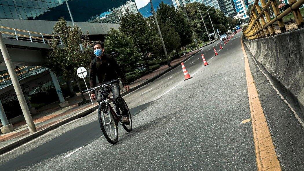 Imagen de un ciudadano en ciclovía