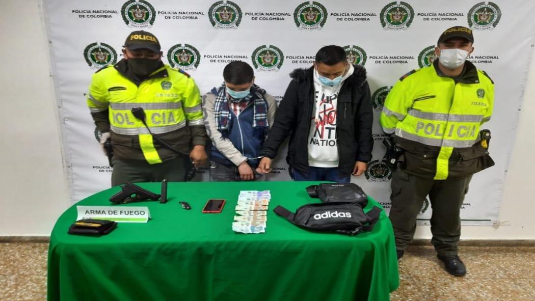 Policía captura a dos personas señaladas de cometer hurto en SITP