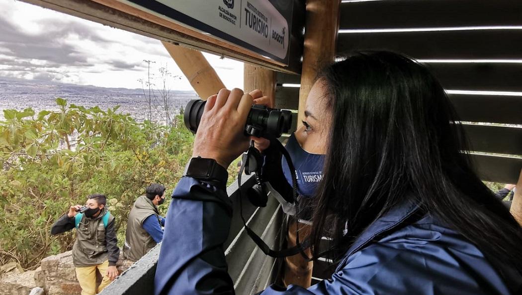 La Red de Observatorios de Aves de Bogotá se convierte en gran atractivo para los turistas, provenientes de países como Inglaterra y Estados Unidos, especialmente. Foto: IDT.