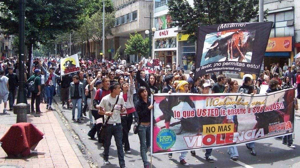 Imagen de antiguas protestas contra la taurmaquia en Bogotá.