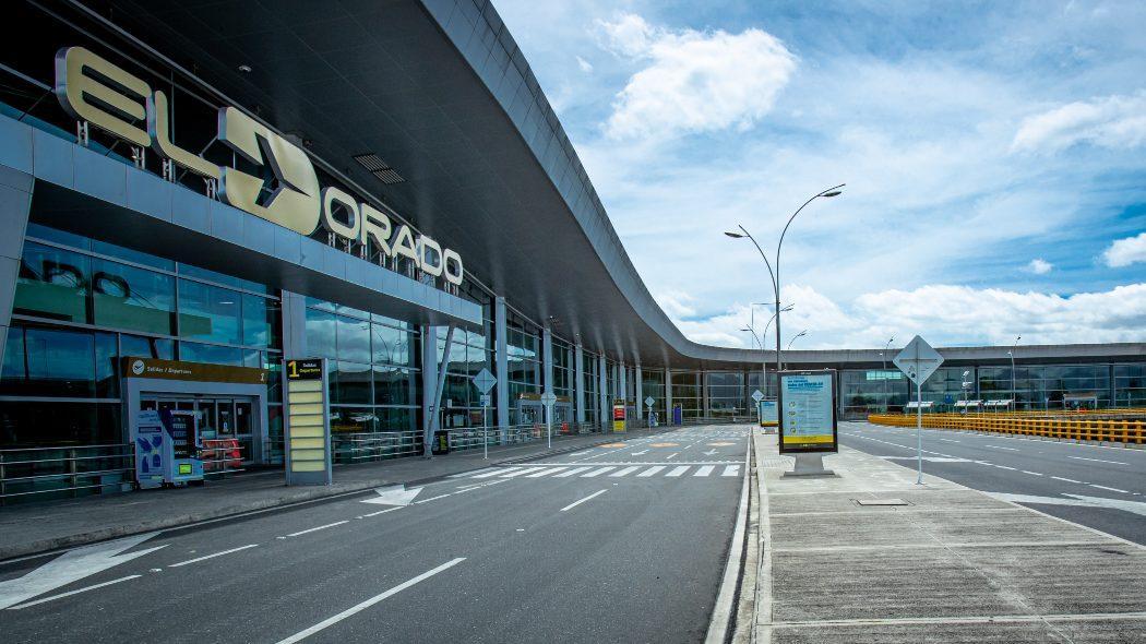 Exterior del aeropuerto El Dorado.