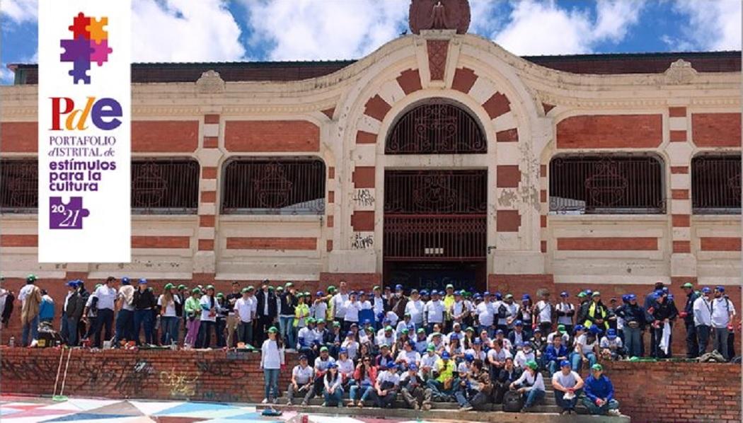 La Beca es dirigida a artistas y creadores colombianos que presenten un proyecto que involucre a la población de la Plaza de Mercado de Las Cruces.