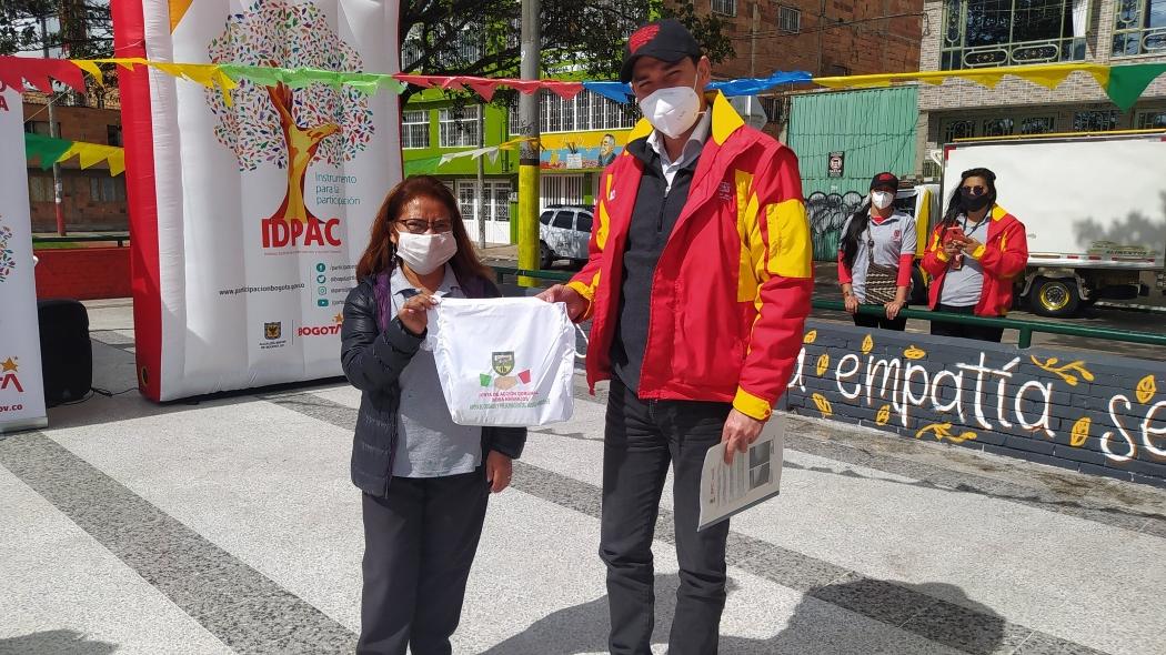 Entrega de la obra: adecuación de pista de patinaje en Bosa