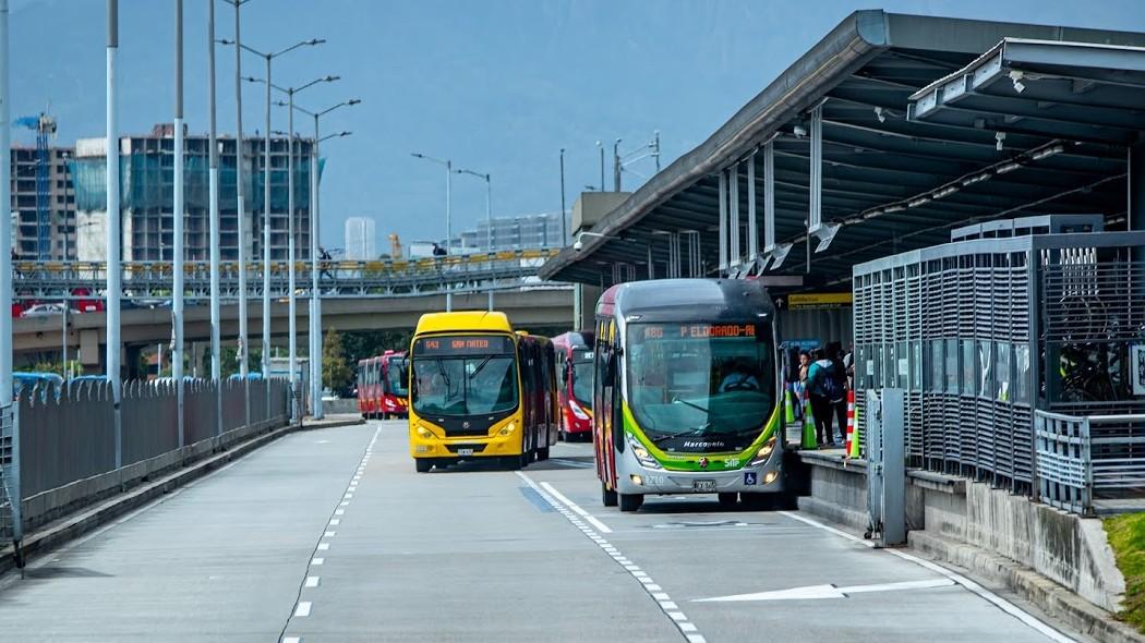 TransMilenio operando.