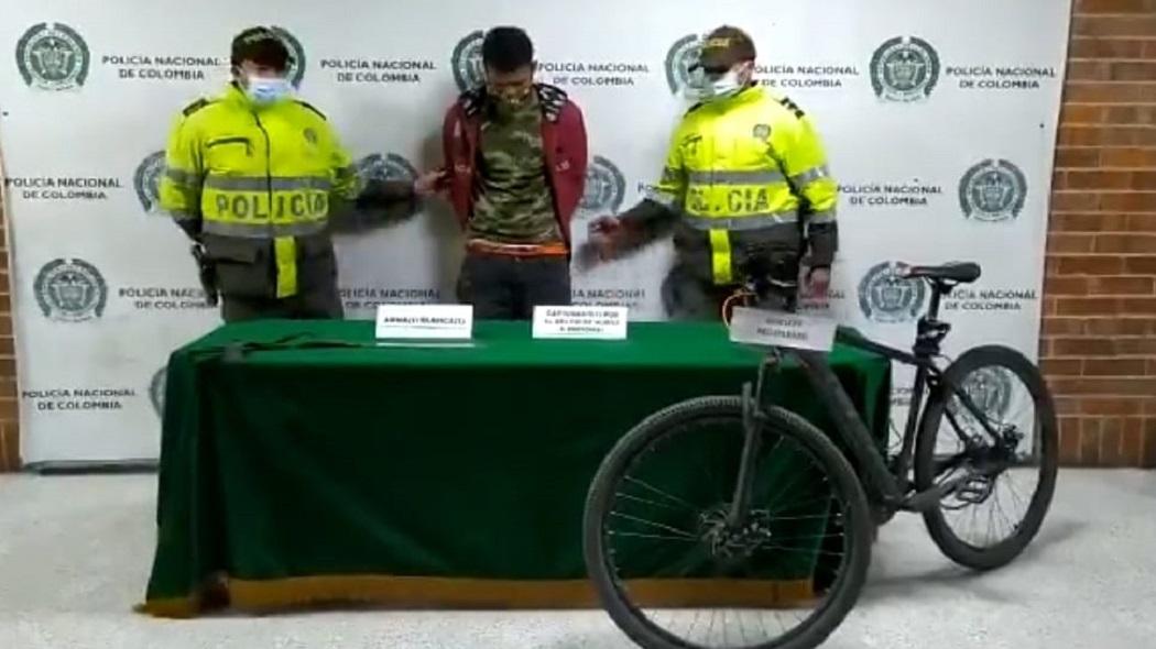 El hombre amenazó con un machete a un ciudadano a quien despojó de su bicicleta