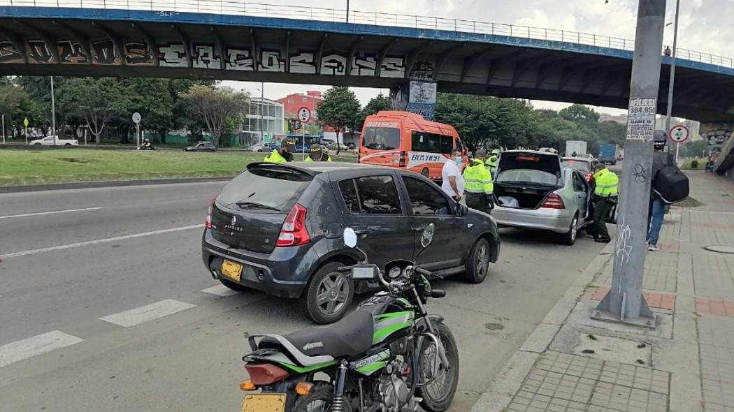 Policías realizando controles.