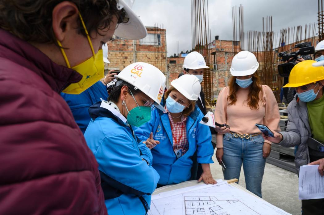 La alcaldesa, Claudia López, verificó el avance de esta importante obra que beneficiará a los habitantes de este sector de la ciudad. Foto Alcaldía.