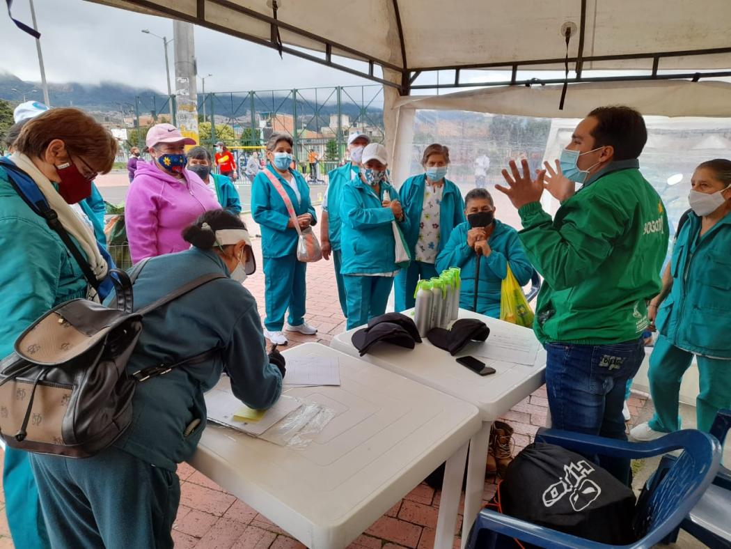 Los ciudadanos que necesiten adelantar algún trámite o servicio, deben llevar los documentos solicitados en las listas de chequeo. Foto: Secretaría de Ambiente 