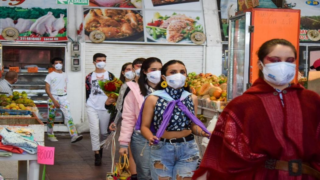 Pasarela de moda por la Paz y la Reconciliación en la plaza de mercado de Kennedy