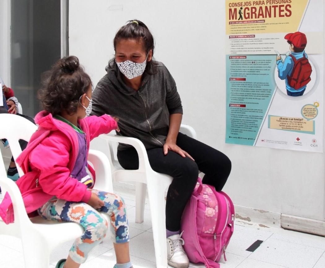 En los Centros de Atención a Migrantes podrán encontrar servicios para niños y niñas; atención humanitaria; estabilización; higiene y aseo. Foto. Secretaría de Integración Social.