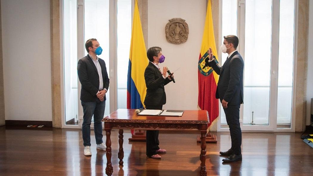 Juan Rachif Cabarcas Rahman, es abogado de la Universidad Libre, especialista en Derecho Constitucional de la Universidad Externado de Colombia.