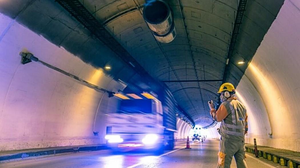 Obreros en el tunel de Sumapaz.