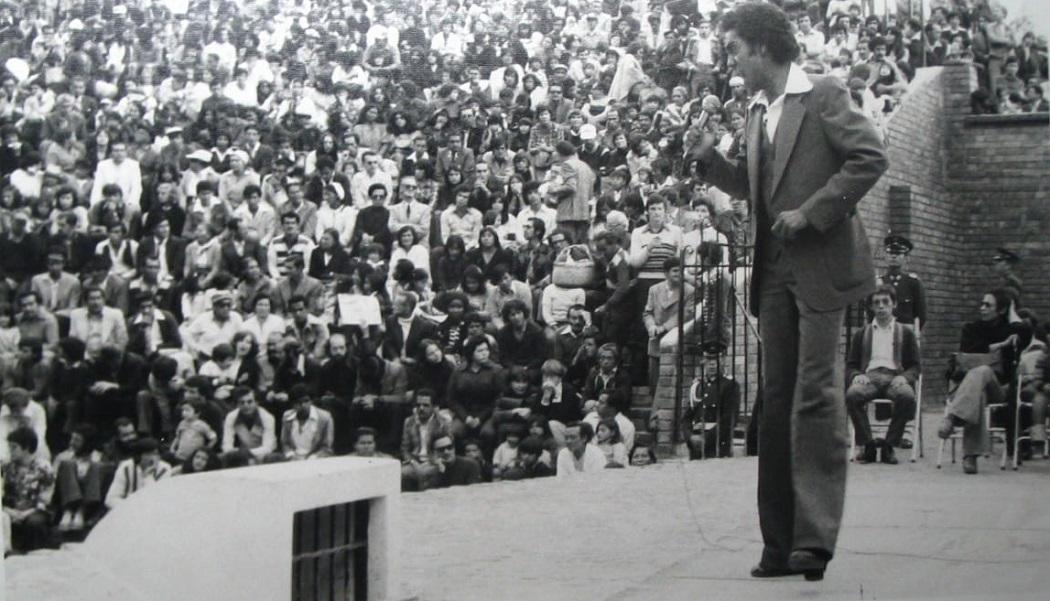 Álvaro González ha contribuido con el arte, la música y la cultura con presentaciones en lugares como: La Plaza de Bolívar y la Media Torta en Bogotá. Foto: Secretaría de Cultura.