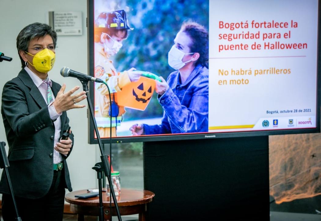 La alcaldesa, Claudia López, aseguró que el conductor que no acate la medida será multado y el vehículo podría ser inmovilizado, según lo dispuesto por el Código Nacional de Tránsito. Foto. Alcaldía.