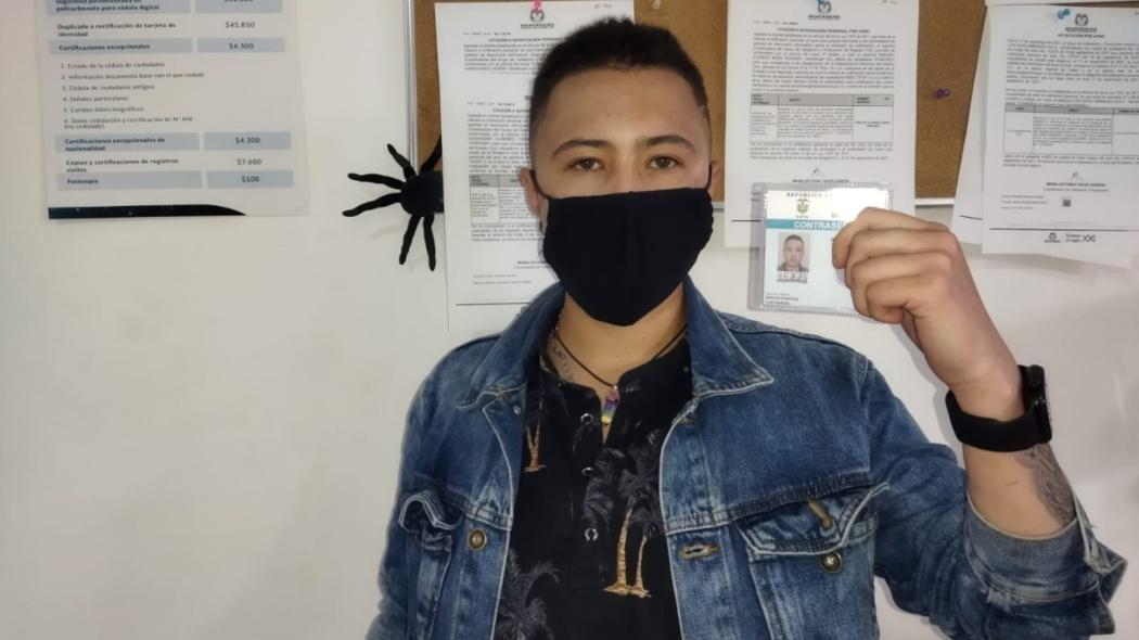 Samuel: primer hombre trans en recibir documento de identidad (foto)