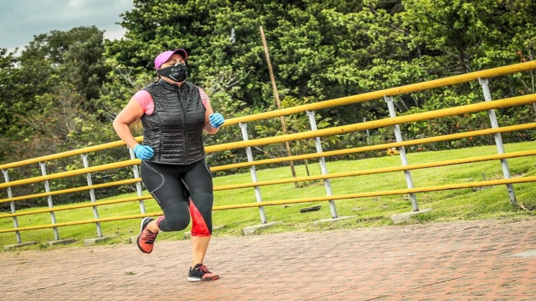 Plogging o carrera de recoger residuos en Bogotá