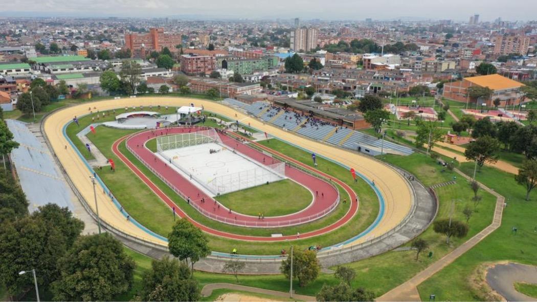 El Centro cuenta con velódromo de ciclismo, pista de patinaje de velocidad, cancha de hockey y pista de BMX-Cross. Foto: IDRD