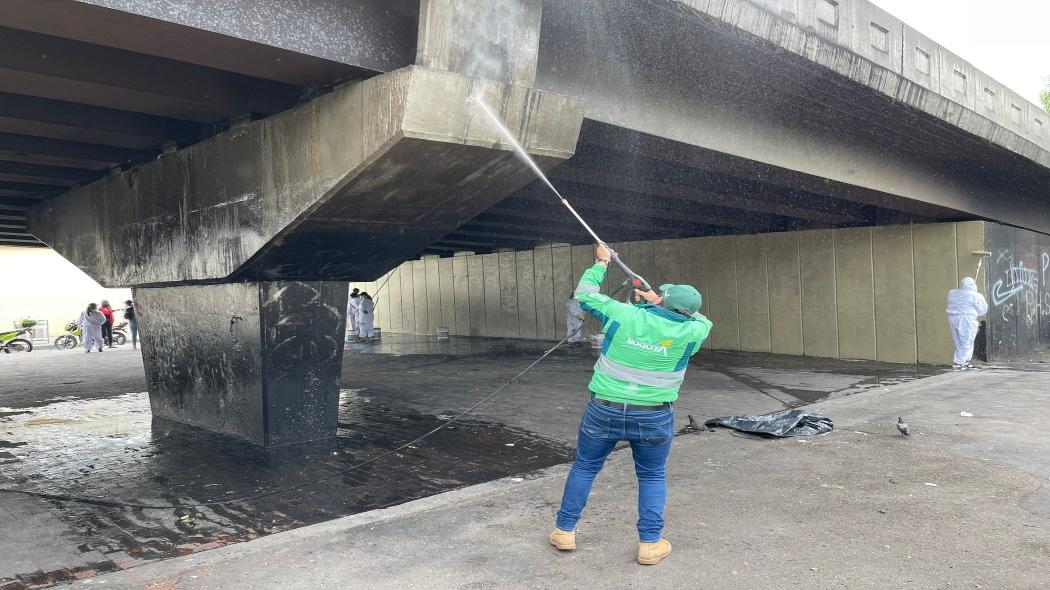 Recuperación del espacio público en puente de la NQS con calle 68