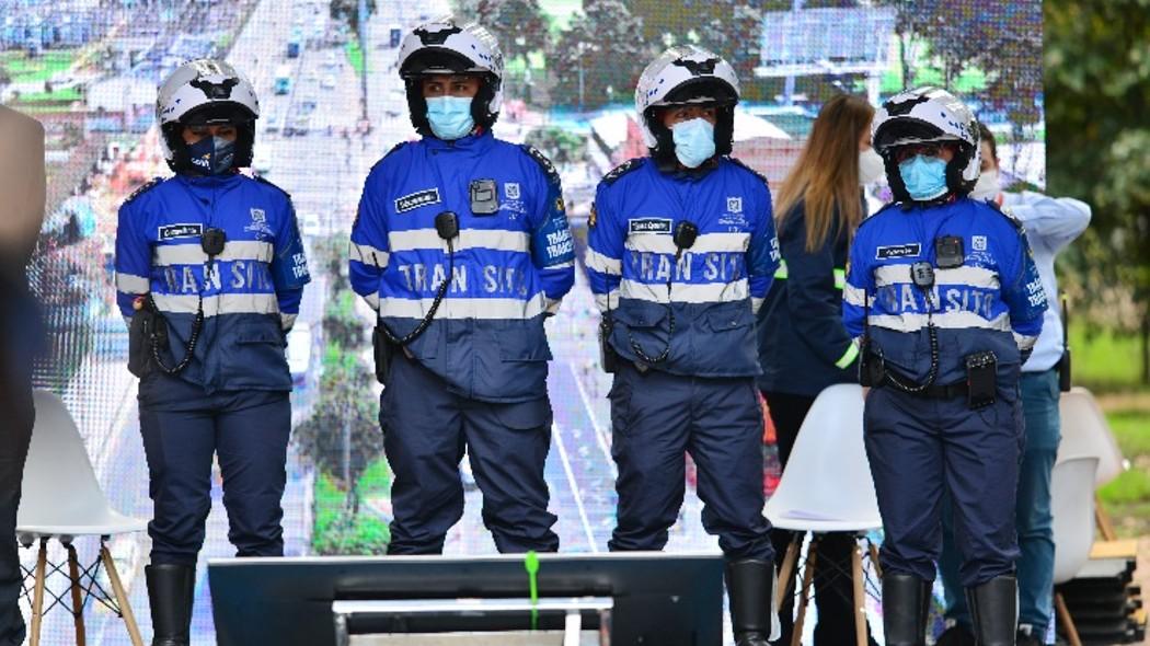 Agentes de tránsito civiles en su presentación.