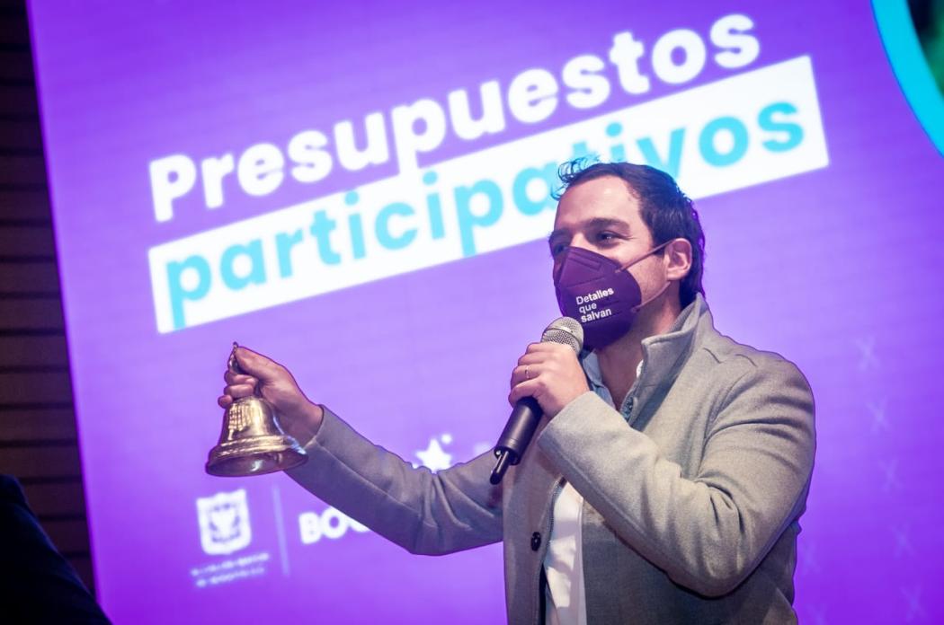 El alcalde mayor (e), Luis Ernesto Gómez, dio inicio a las votaciones de las propuestas de los Presupuestos Participativos en las diferentes localidades. Foto. Alcaldía. 