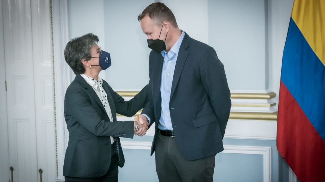 Mayor Claudia López, together with James Anderson, Bloomberg's Head of Government Innovation Programs. Photo: Mayor of Bogotá. 