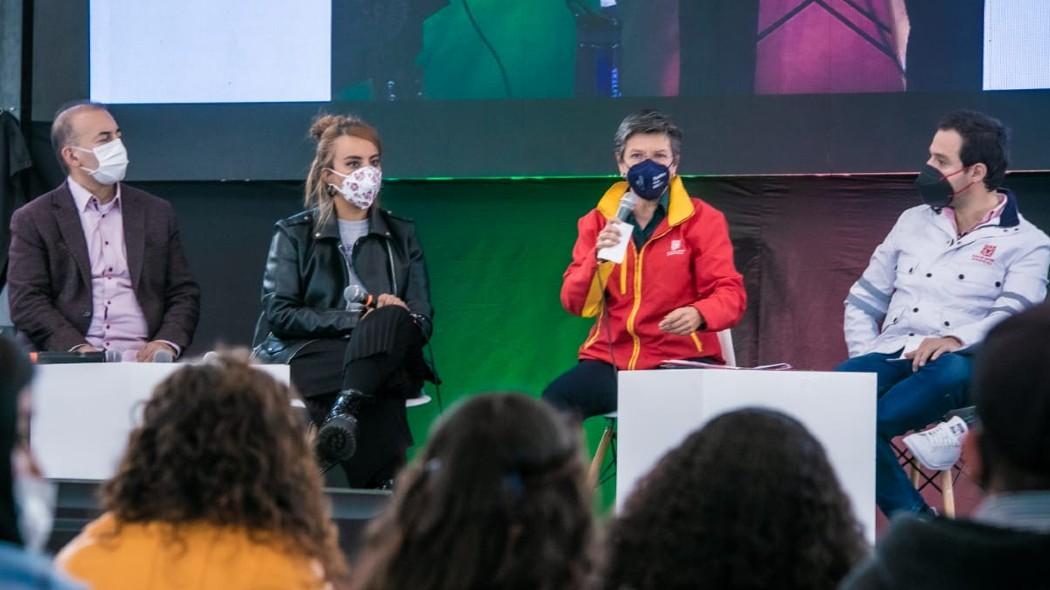 Alcaldesa Claudia López invita a votar Consejos de Juventud 