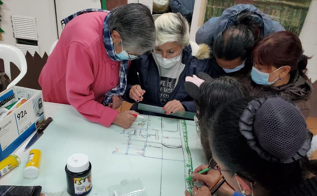 Gracias a la beca: Iniciativas de intercambio y diálogo intergeneracional con personas mayores, la agrupación 'Artillería Teatro' pudo fomentar los diálogos entre personas mayores con las demás generaciones. Foto: Secretaría de Cultura.