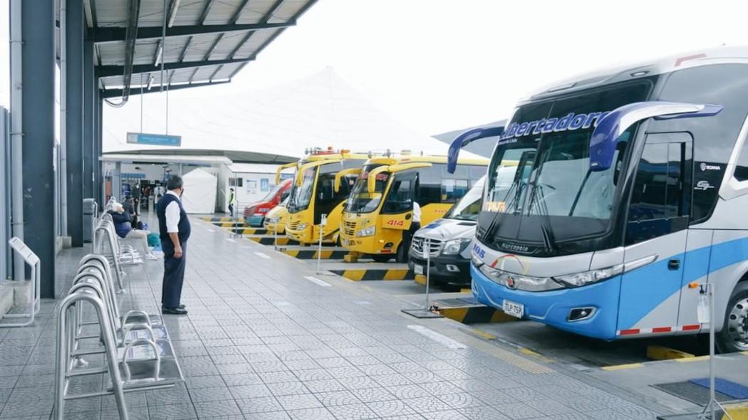 Plataforma de la terminal de transportes.