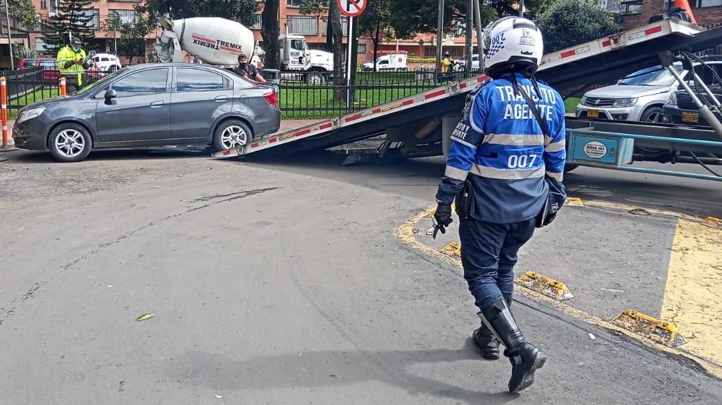 Agente de tránsito en un operativo de control.