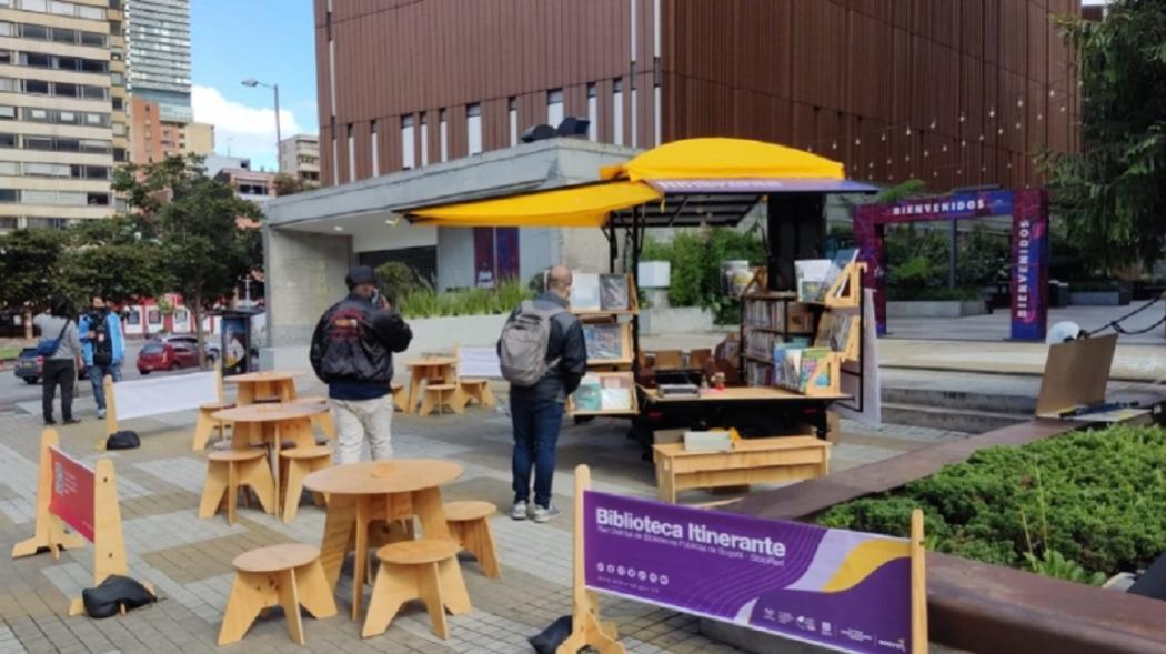 La biblioteca itinerante circulará por diversos puntos de la ciudad, con una oferta de 350 títulos. Foto: Secretaría de Cultura.