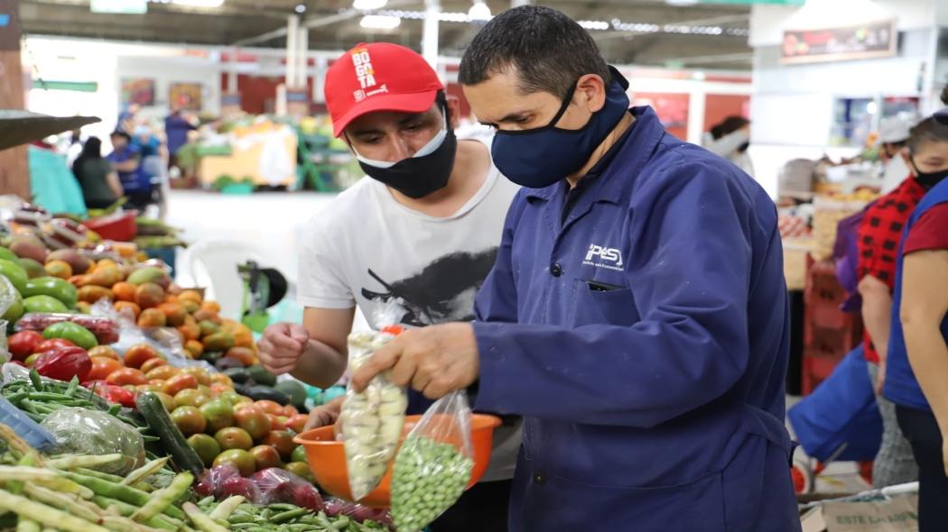 Mientras haces mercado en las plazas distritales de mercado, disfruta de las actividades culturales que hay para ti.