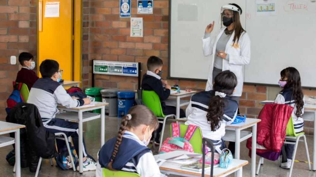 Audiencias para reubicar a docentes provisionales del Distrito (foto)