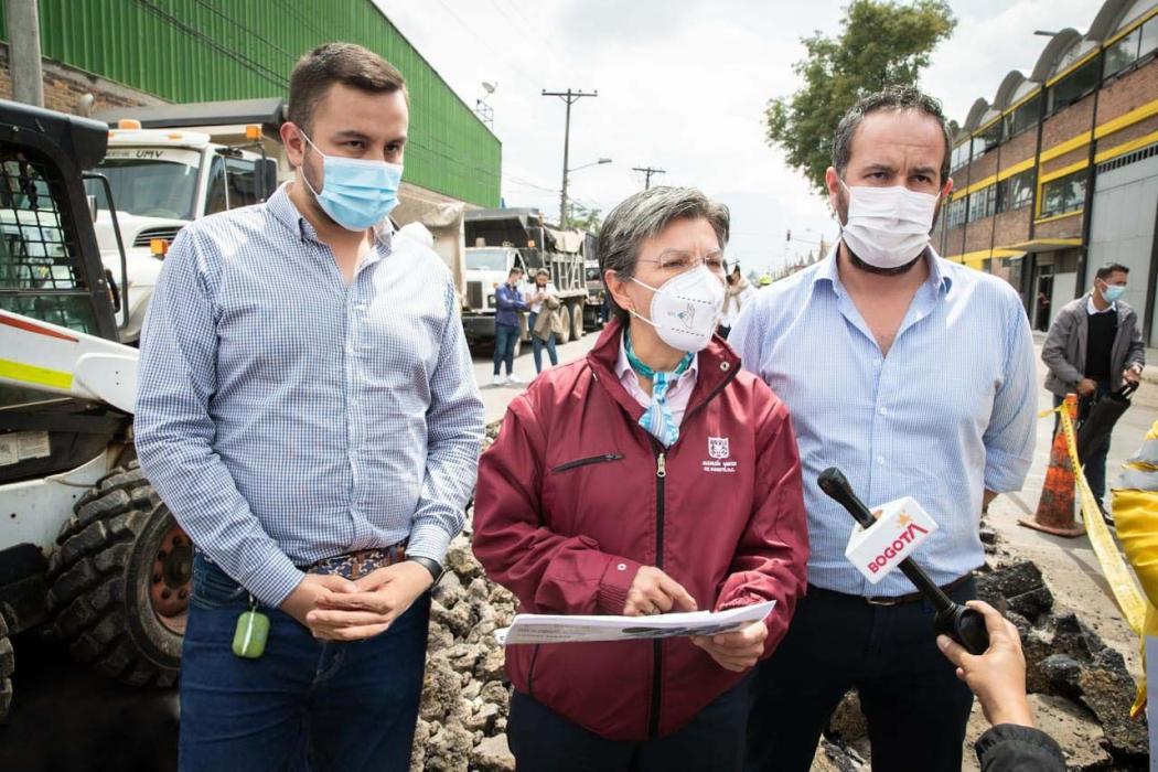 La alcaldesa, Claudia López, hizo un recorrido por la localidad de Puente Aranda. 