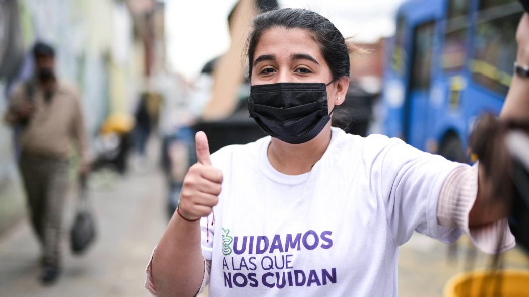 Sistema Distrital de Cuidado: joven recicladora se graduó de bachiller