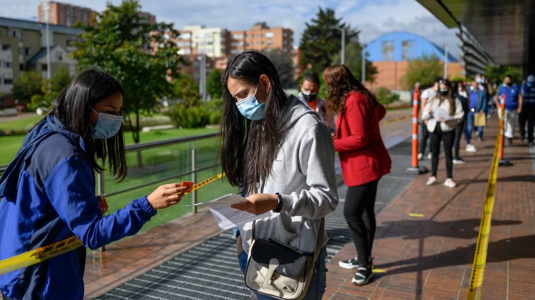 ¿Se agenda cita para vacunación contra COVID en centros comerciales?