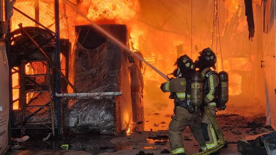 Bomberos de Bogotá controlaron incendio en la carrera 68 con calle 17