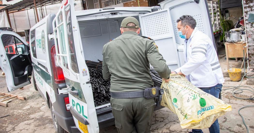 Policía recupera en Fontibón más de 300 metros de fibra óptica hurtada