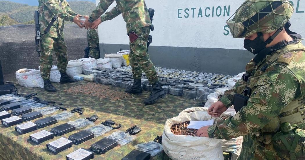 Autoridades incautaron armas, municiones y capturaron a seis personas