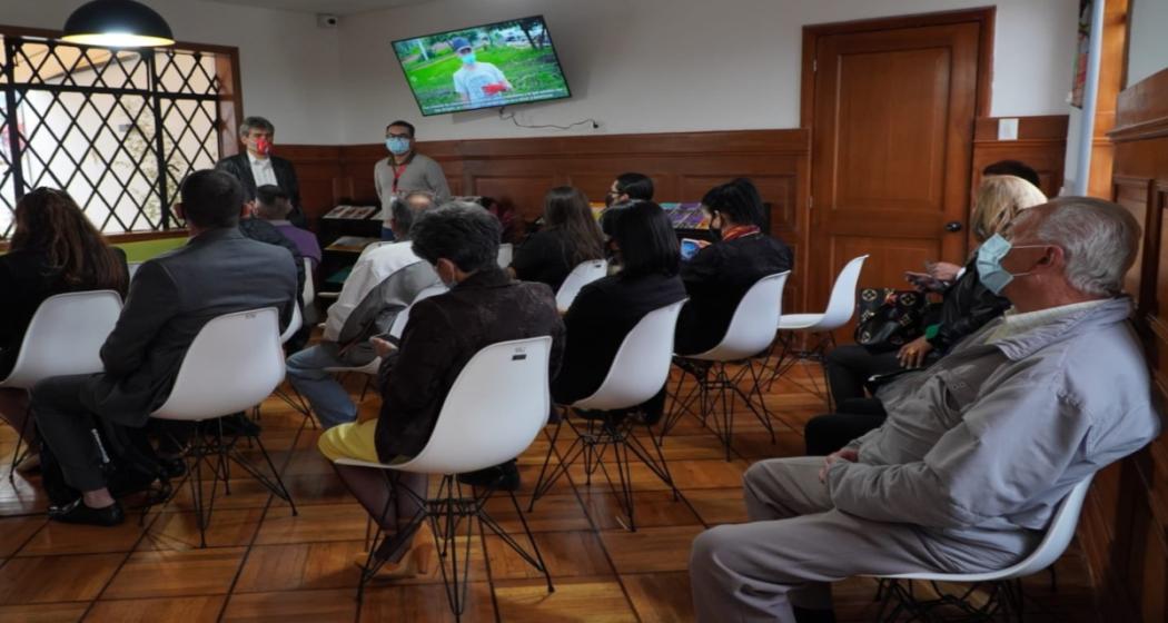 Ciudadanos se certifican en buenas practicas del espacio público 